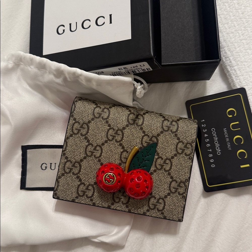 Gucci Beige and Red Cherry Wallet brand new